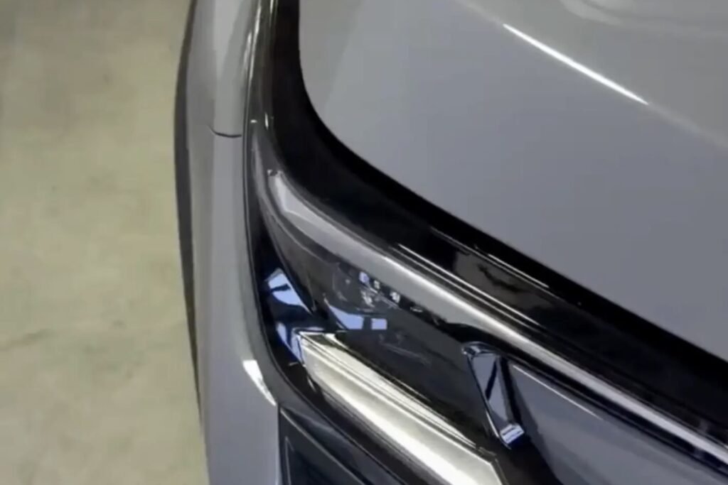 新型トヨタRAV4の新車限定フルコーティング「Eau rouge」施工