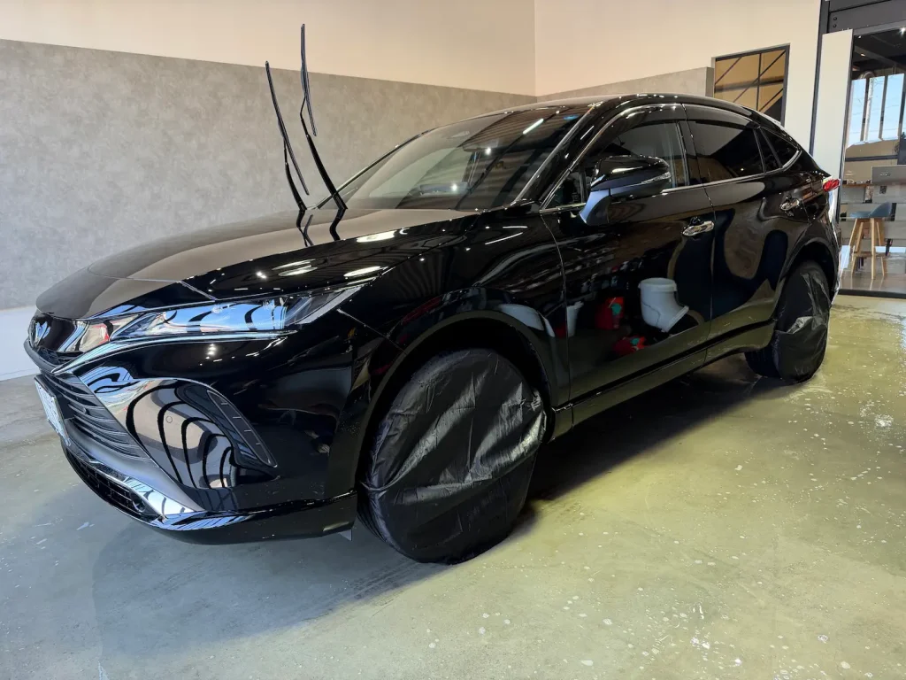 【施工事例】トヨタ ハリアー｜新車コーティングで202ブラックを漆黒へ