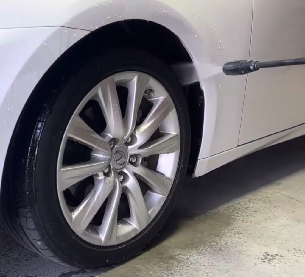 1.高圧洗浄と見逃しがちな「ホイールハウス」のケア