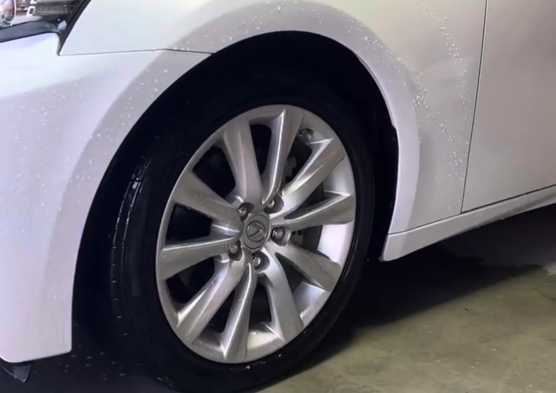 プロのホイール洗浄術｜2種類のシャンプーとコーティングで足元から美しく