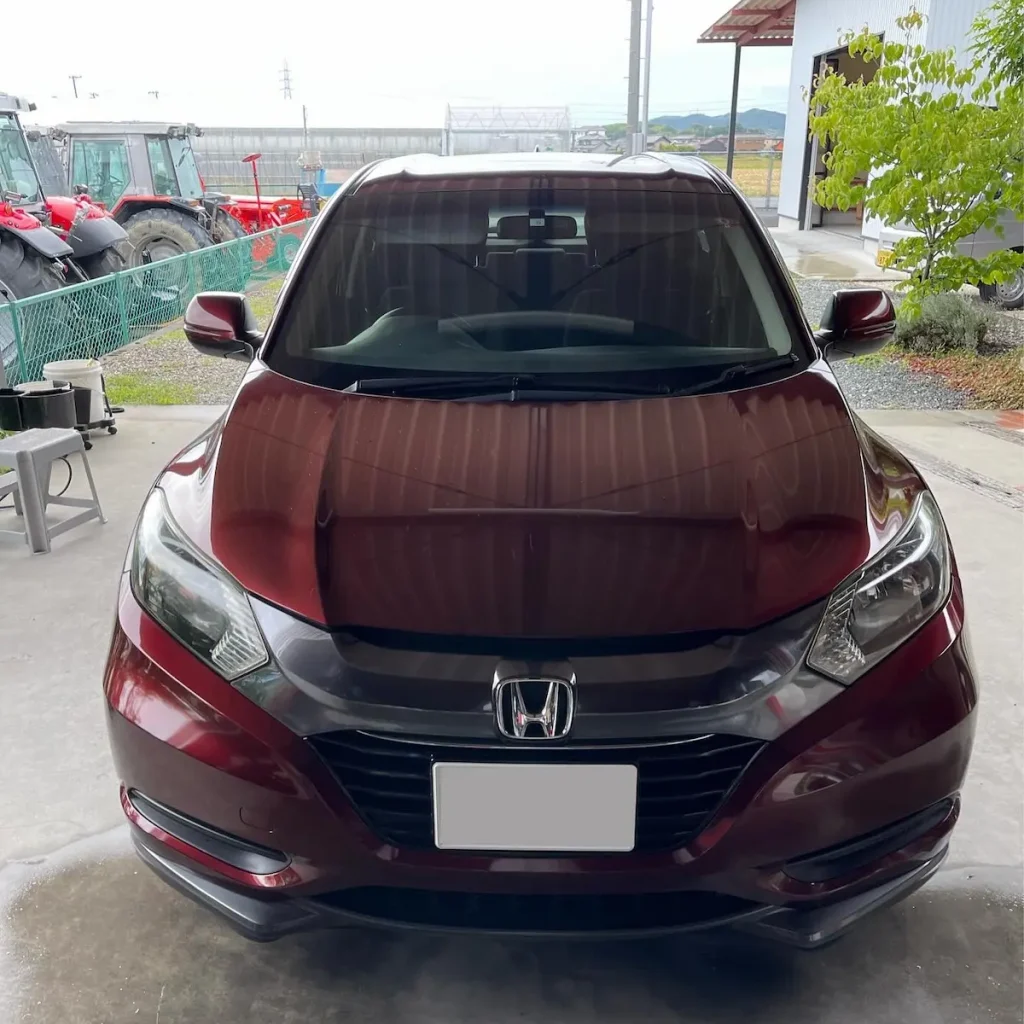 【施工事例】ホンダ ヴェゼル｜退色したボディを研磨でリセットし艶復元