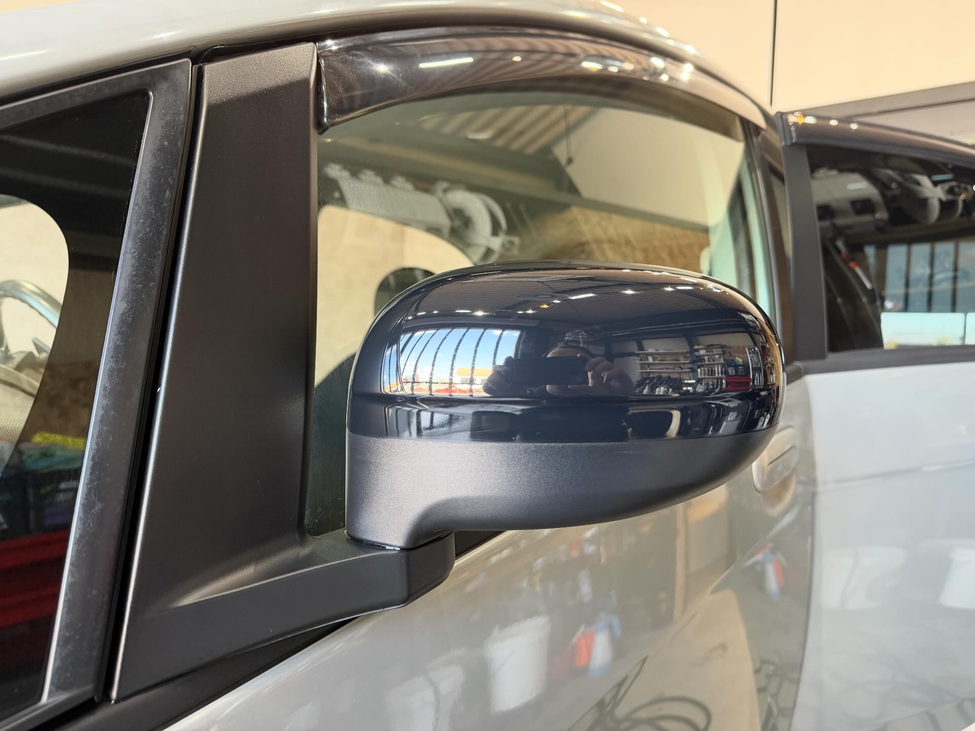 【施工事例】三菱アイ｜コーティングに頼らない研磨でドアミラー復元