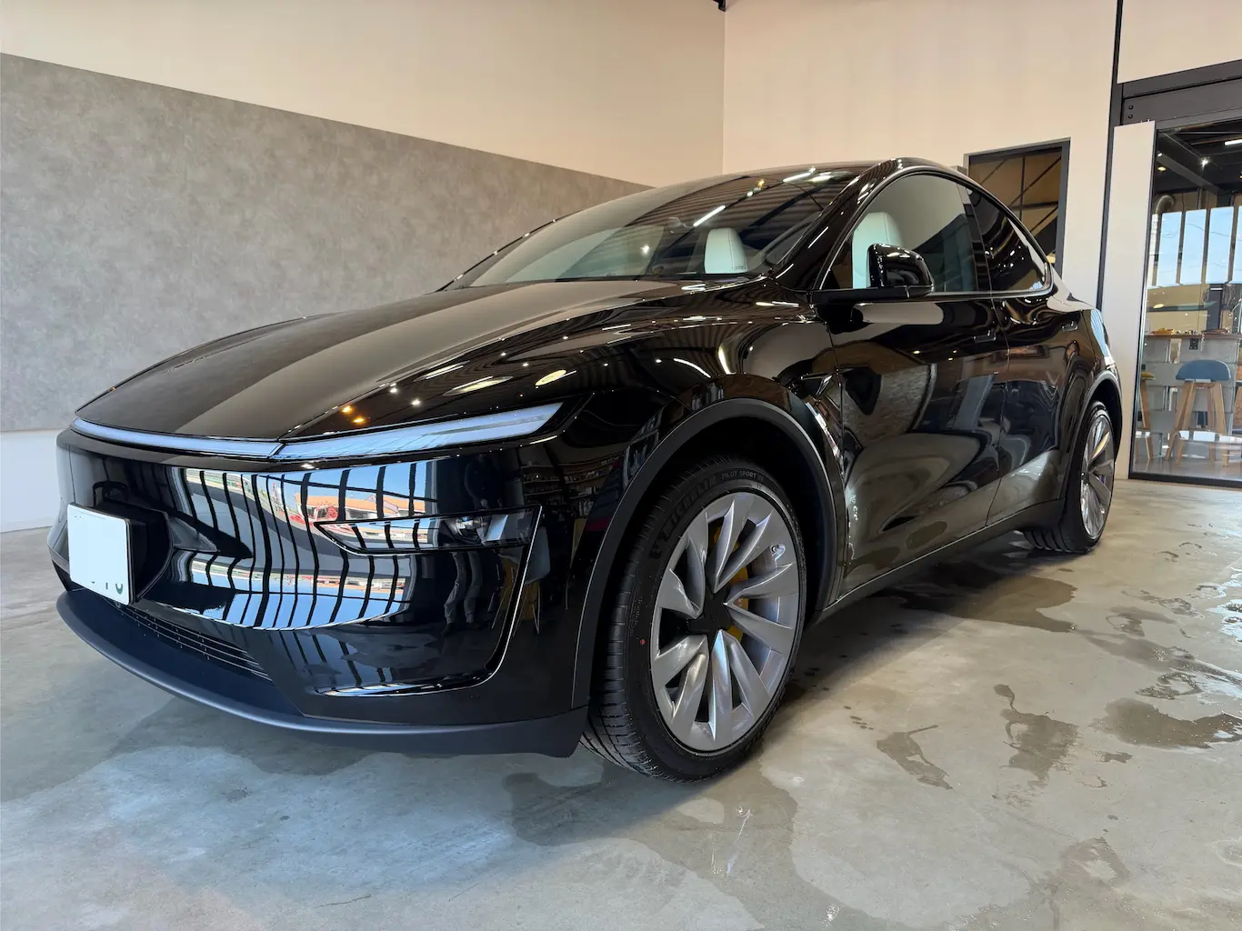 【施工事例】テスラ モデルY｜新車限定EAU ROUGEで圧倒的な艶を引き出す