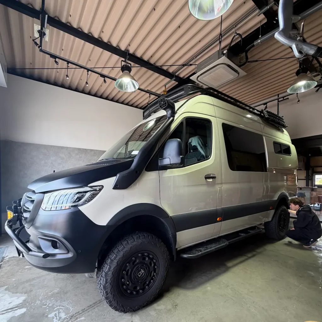 全高3.0M・全長7.0Mまで対応可能な完全屋内ブース