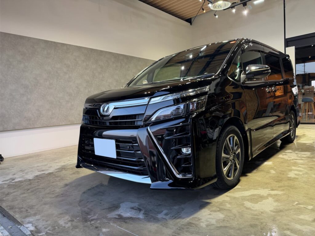 【施工事例】ヴォクシー|3回目の車検を機に202ブラックの艶復元