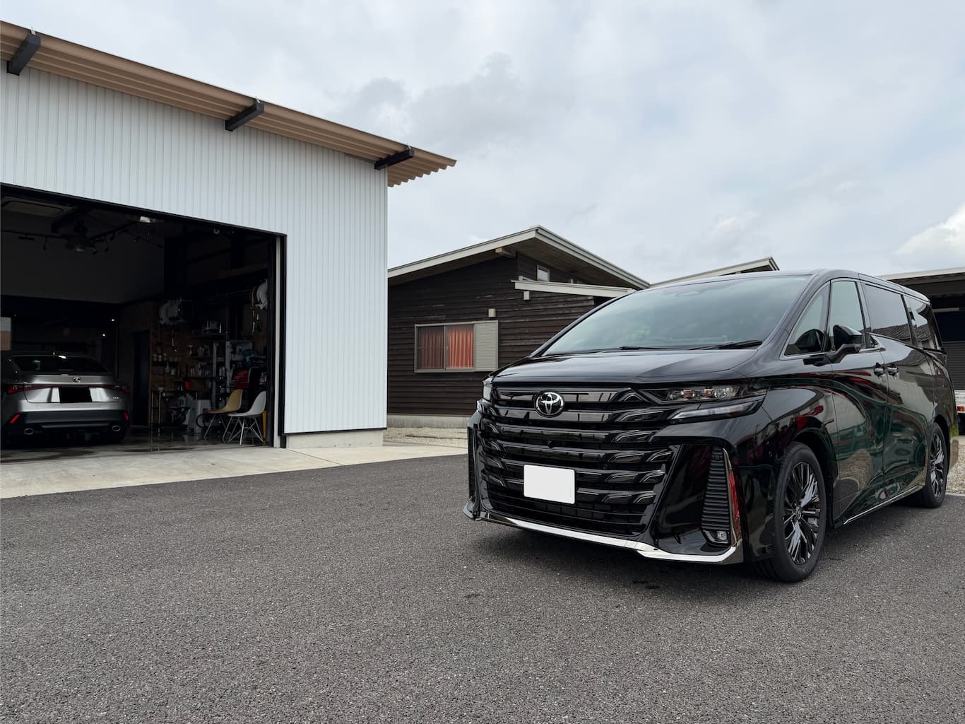 施工事例】トヨタ ヴェルファイア｜202ブラックを新車限定EAU ROUGEで